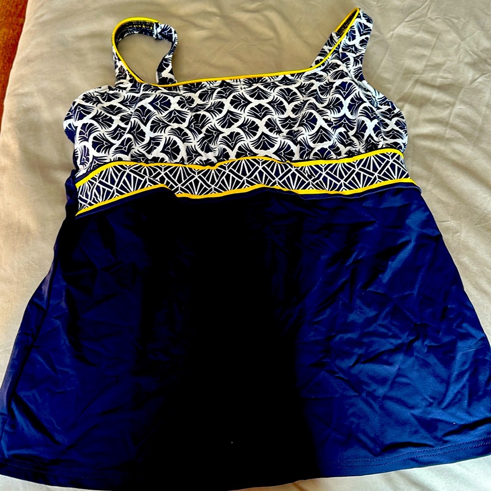 Lands End swimming suit tankini top.  Super cute! NWOT 8DD
